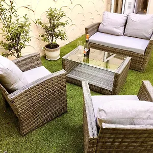  Apartment *beachfront*- Stylish, Spacious +private Courtyard